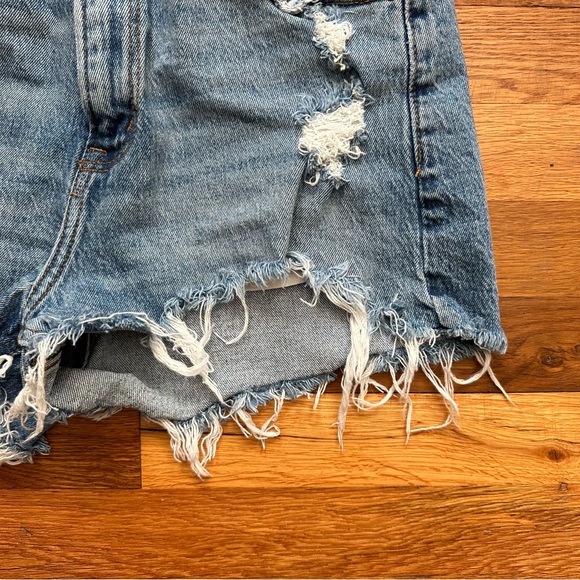 Abercrombie ‘The Mom Short’ High Rise Jean Shorts - Picture 6 of 10
